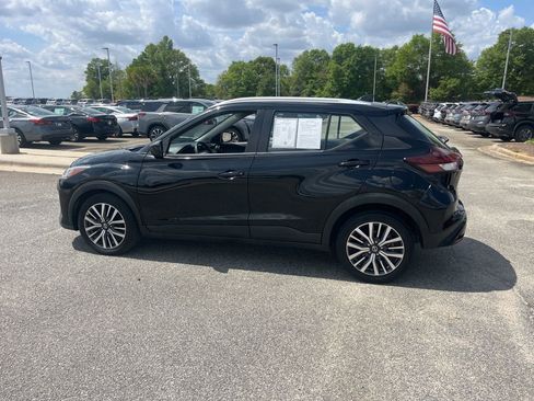 Used 2021 Nissan Kicks SV image 4