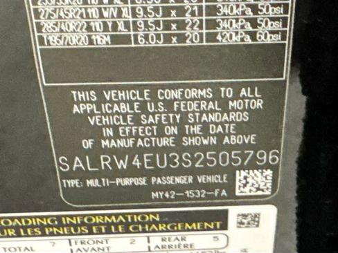 Certified 2025 Land Rover Discovery Metropolitan Edition image 32