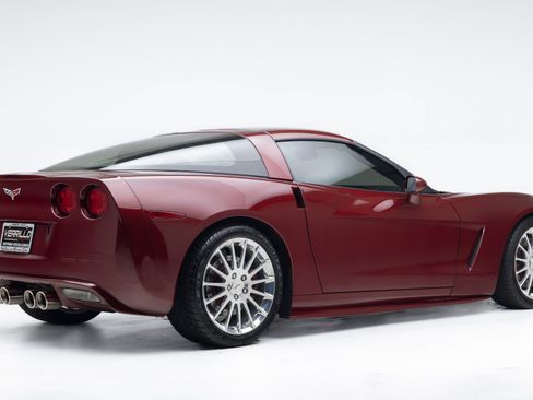 Used 2007 Chevrolet Corvette Coupe w/ Preferred Equipment Group RWD image 18