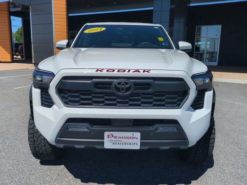 Used 2024 Toyota Tacoma TRD Off-Road w/ TRD Off Road Upgrade Package AWD/4WD image 9