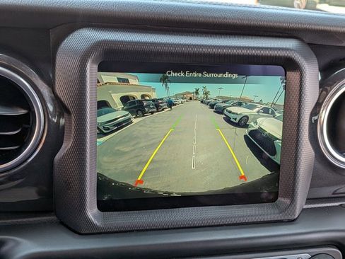 Certified 2022 Jeep Wrangler Unlimited Rubicon w/ Xtreme Recon 35" Tire Package image 15