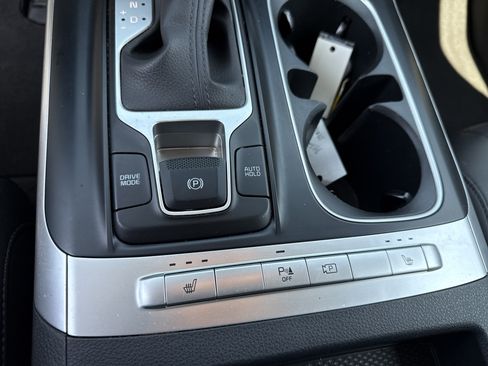 Used 2024 Kia Carnival LX image 23