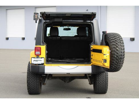 Used 2015 Jeep Wrangler Unlimited Sahara w/ Connectivity Group image 33