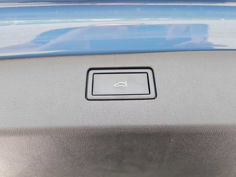 Used 2025 Volkswagen Tiguan SE w/ Panoramic Sunroof Package AWD/4WD image 21