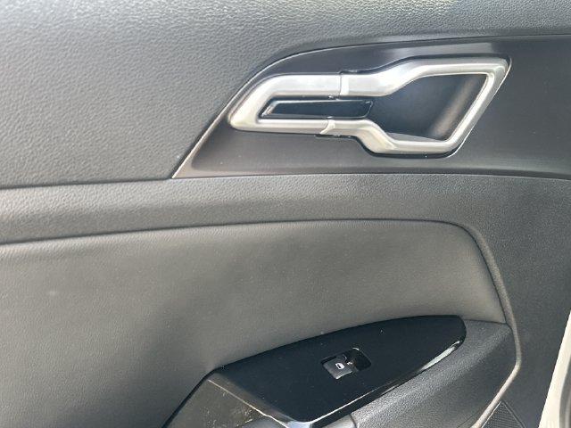 Used 2024 Kia Sportage EX FWD image 12