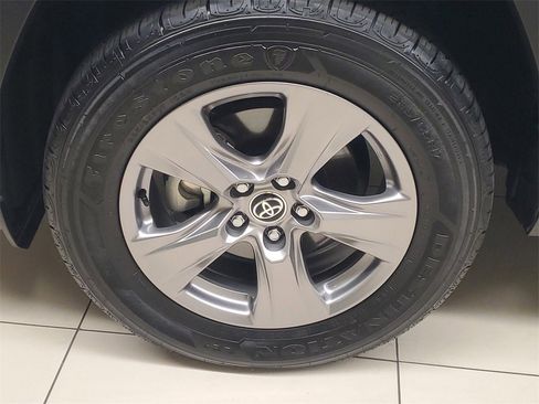 Used 2025 Toyota RAV4 XLE image 4