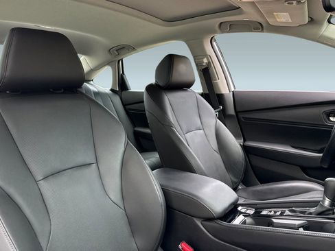 Certified 2025 Honda Accord Touring image 30