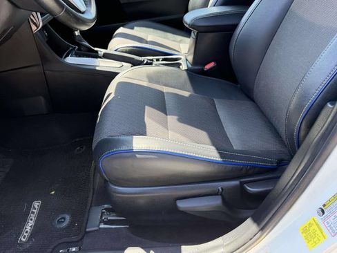 Used 2018 Toyota Corolla SE w/ SE Premium Package FWD image 17