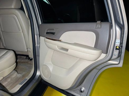 Used 2007 GMC Yukon SLT w/ SLT Preferred Equipment Group image 12