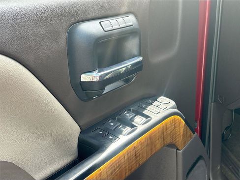 Used 2018 GMC Sierra 1500 SLT w/ SLT Preferred Package RWD image 18
