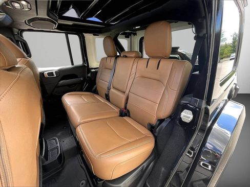 Used 2023 Jeep Wrangler Unlimited Sahara w/ Cold Weather Group AWD/4WD image 23
