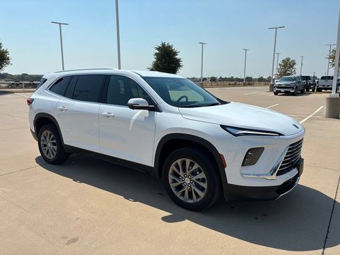 Used 2026 Buick Enclave Preferred FWD image 4