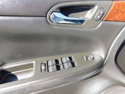 Used 2011 Chevrolet Impala LS image 12