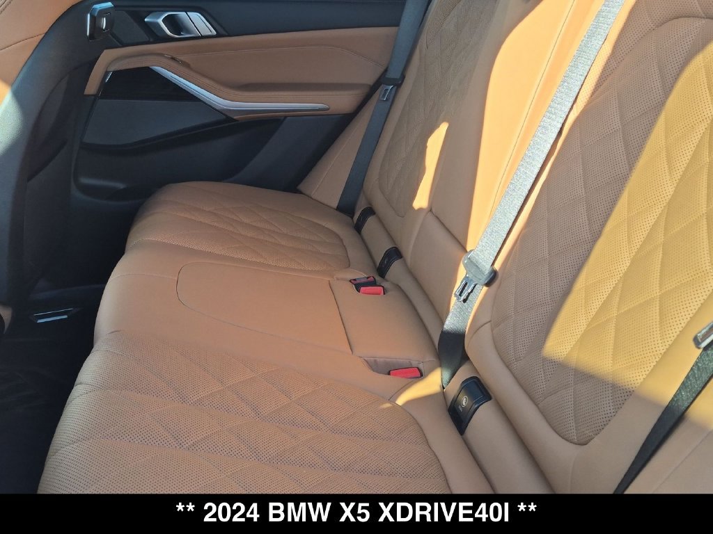 Used 2024 BMW X5 xDrive40i w/ Executive Package AWD/4WD image 3