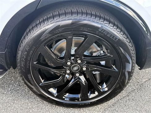 New 2025 Land Rover Discovery Dynamic SE image 3