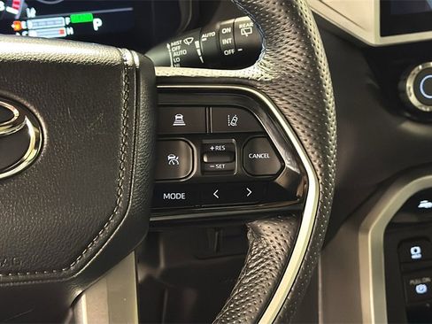 Used 2025 Toyota Sequoia Platinum image 23