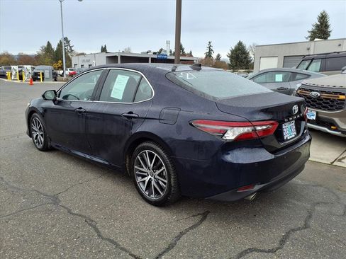 Used 2022 Toyota Camry XLE image 9
