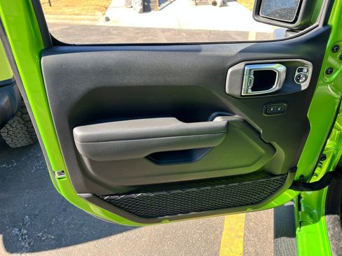 Used 2025 Jeep Wrangler Sport S image 13