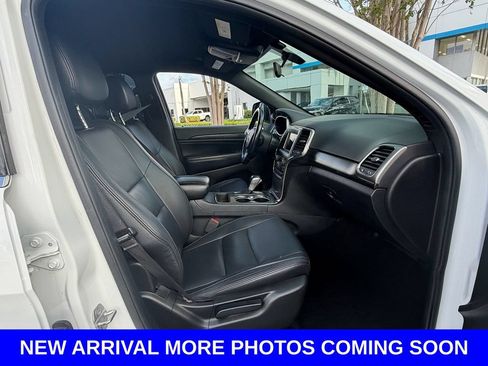 Used 2019 Jeep Grand Cherokee Laredo RWD image 16