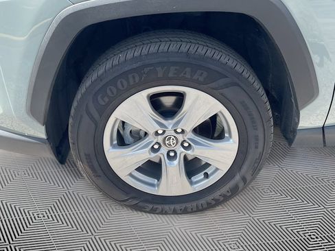 Used 2021 Toyota RAV4 XLE w/ Convenience Package FWD image 31