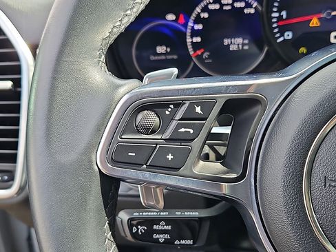 Used 2020 Porsche Cayenne image 24