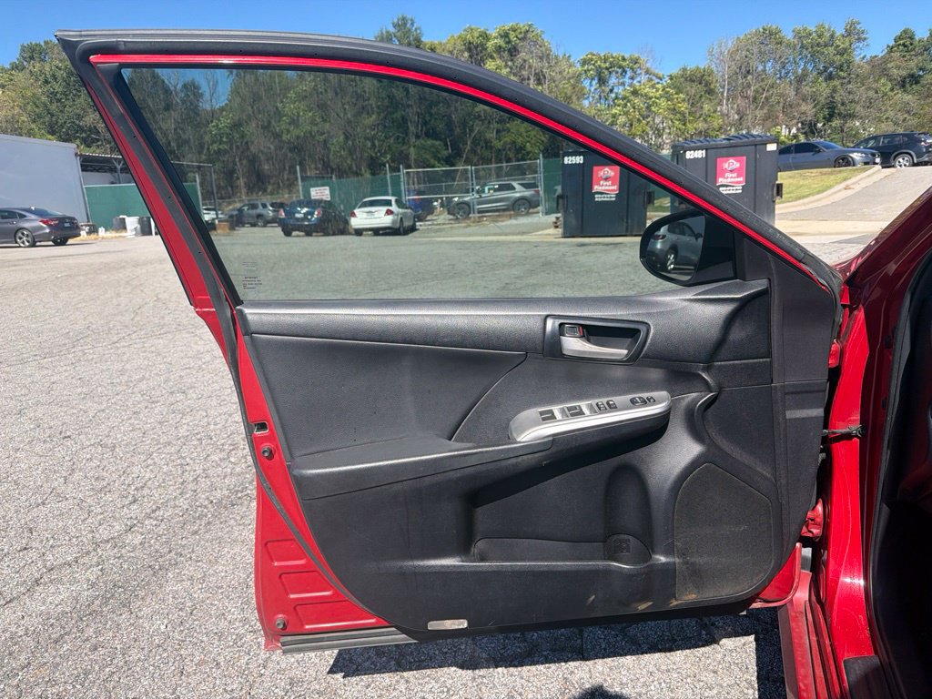 Used 2014 Toyota Camry SE FWD image 45