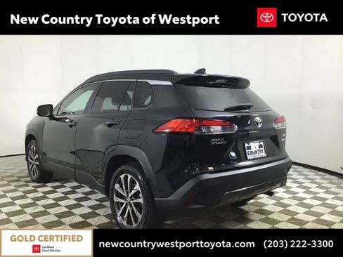 Used 2022 Toyota Corolla Cross XLE image 5