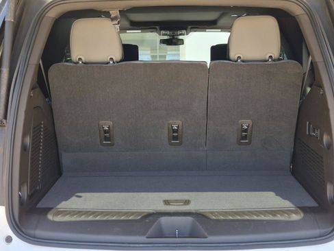 Used 2021 GMC Yukon SLT w/ SLT Premium Package RWD image 8
