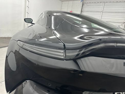 Used 2023 Aston Martin V8 Vantage Coupe RWD image 11