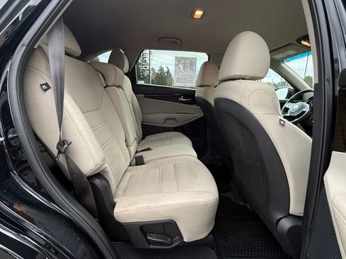 Used 2019 Kia Sorento FWD image 26