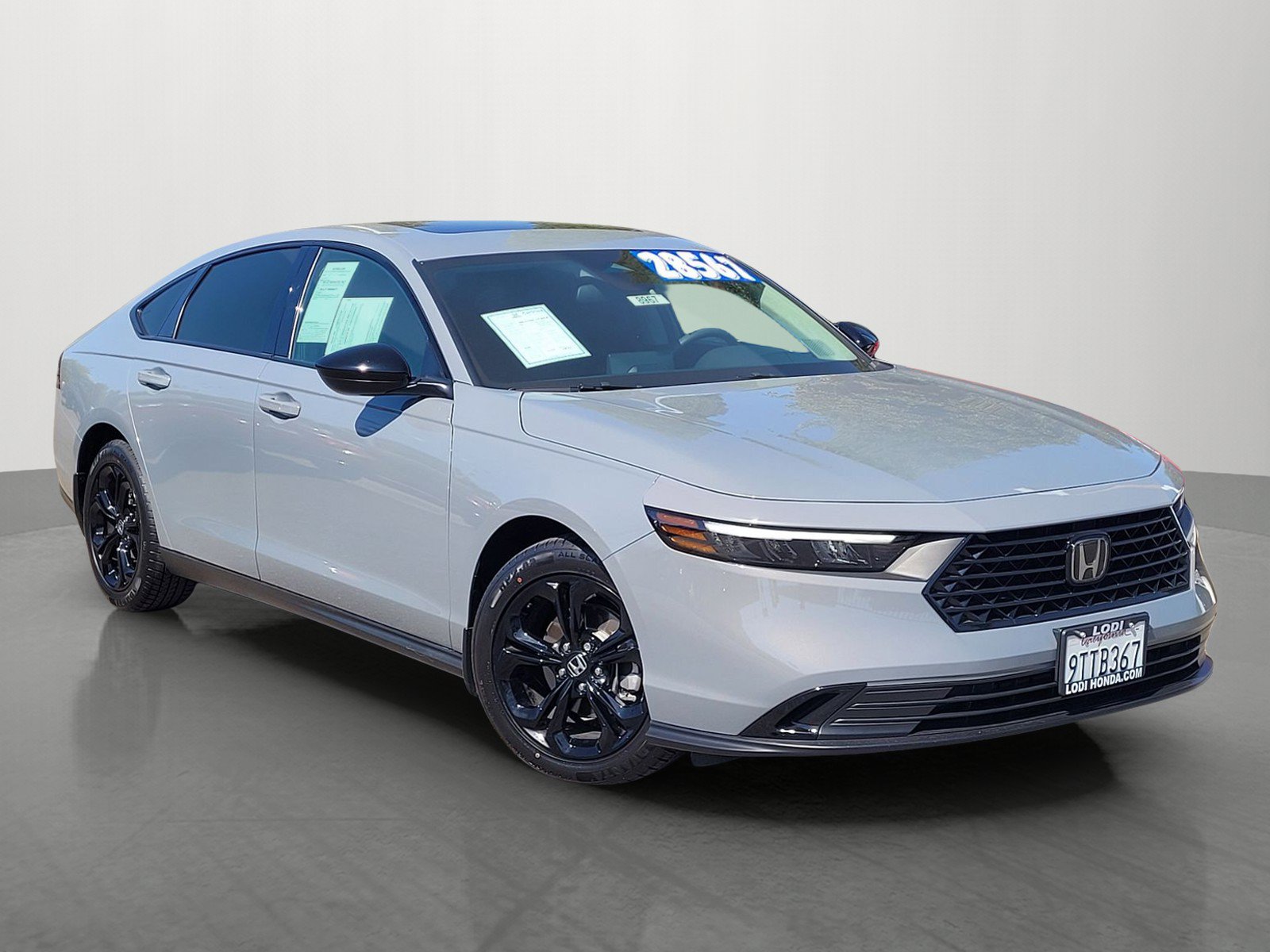 Certified 2025 Honda Accord SE image 1