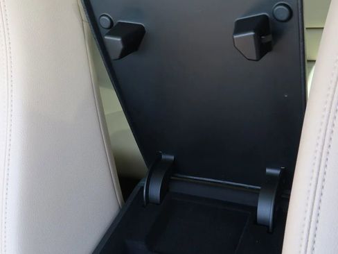 Used 2018 Jaguar XE image 29