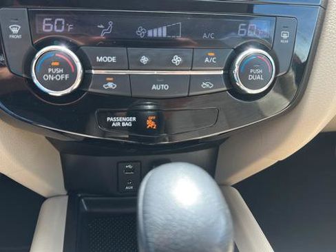 Used 2016 Nissan Rogue SL w/ SL Premium Package AWD/4WD image 16