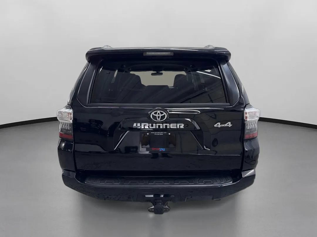 Used 2017 Toyota 4Runner SR5 AWD/4WD image 8