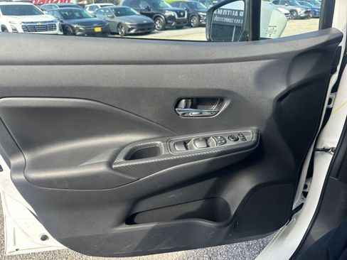 Used 2025 Nissan Versa SV FWD image 18