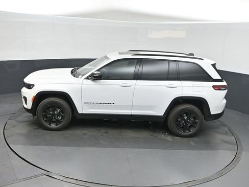 New 2025 Jeep Grand Cherokee Laredo image 34