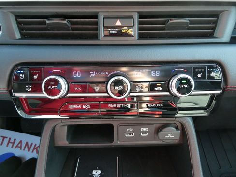 Used 2025 Honda Pilot Black Edition image 35