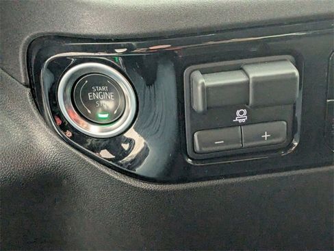 Certified 2025 GMC Sierra 1500 SLT image 23