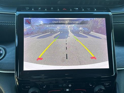 Used 2023 Jeep Grand Cherokee Limited image 34