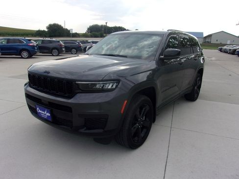 Used 2024 Jeep Grand Cherokee L Altitude AWD/4WD image 5