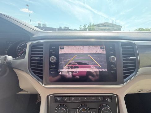 Used 2019 Volkswagen Atlas SE w/ Towing Package AWD/4WD image 17