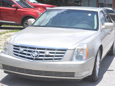 Used 2008 Cadillac DTS FWD image 9