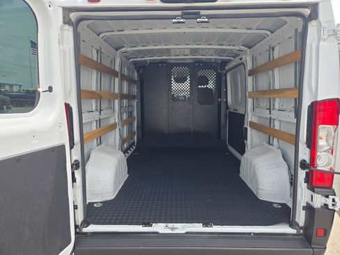 Used 2025 RAM ProMaster 2500 w/ U-Haul Equipment Group FWD image 17