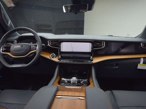 New 2024 Jeep Grand Wagoneer Series III AWD/4WD image 43