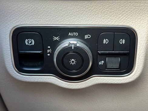 Used 2020 Mercedes-Benz GLB 250 image 42
