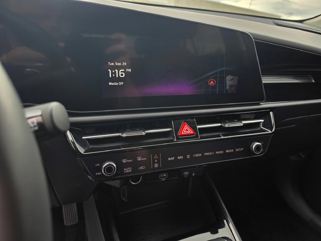 Certified 2025 Kia Niro EX FWD image 26