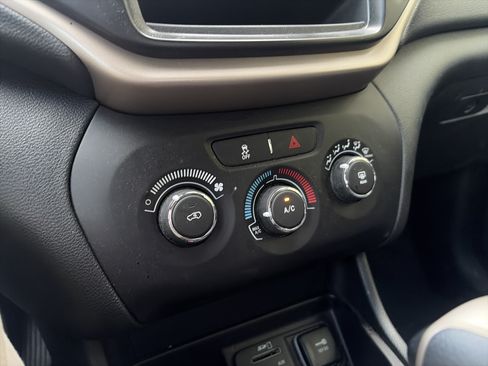 Used 2016 Jeep Cherokee Sport AWD/4WD image 31