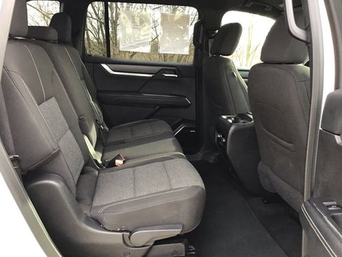 Used 2025 GMC Acadia Elevation image 17