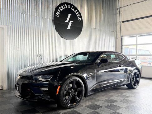 Used 2018 Chevrolet Camaro SS RWD image 1