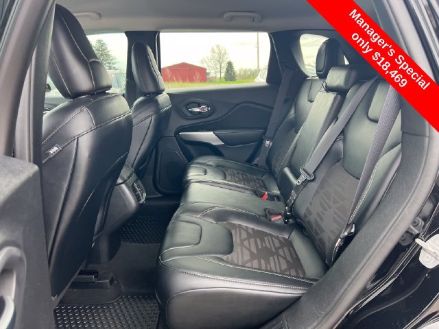 Used 2022 Jeep Cherokee Latitude AWD/4WD image 23